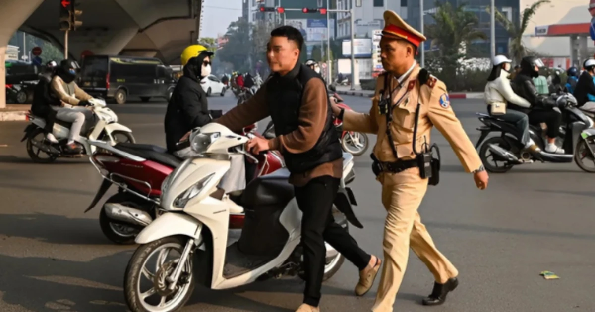 Vượt đèn đỏ: Bay cả tháng lương, tặng kèm ảnh vi phạm, dân tình choáng váng - Hình 6