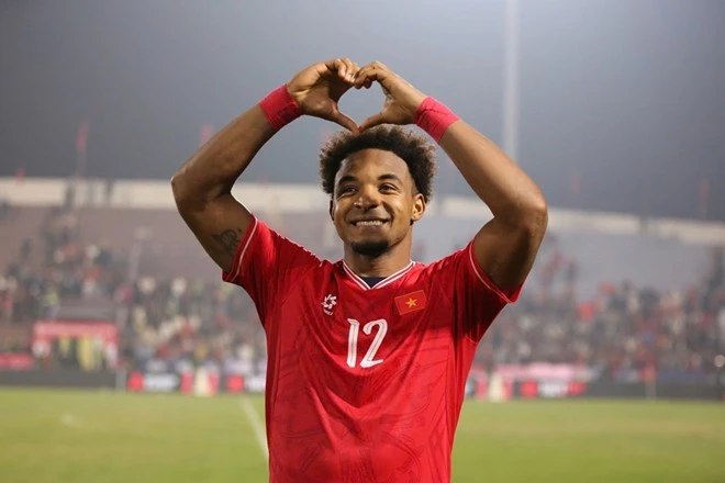Xuân Son vượt Messi lọt top 8 thế giới, vợ chơi lớn làm điều sốc trước chung kết - Hình 1