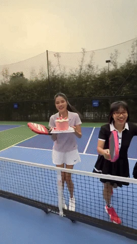 Bắt gặp Mạc Hồng Quân và vợ siêu mẫu tình tứ trên sân pickleball, nàng WAG được tổ chức sinh nhật đặc biệt - Hình 3