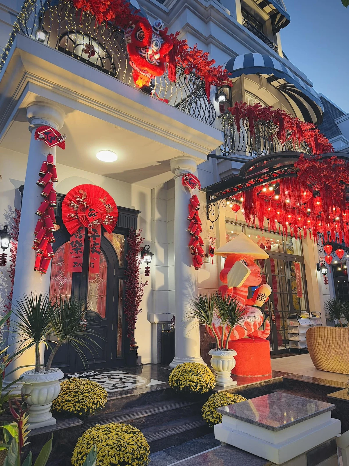 Đoàn Di Băng chi trăm triệu trang trí Tết, có linh vật, tiện thể khoe biệt 22 tỷ - Hình 4