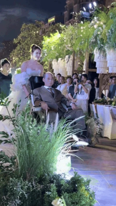 Viên Vibi chia buồn cùng Việt Phương Thoa ngày ba mất, hé lộ 5 chữ thương tâm - Hình 3