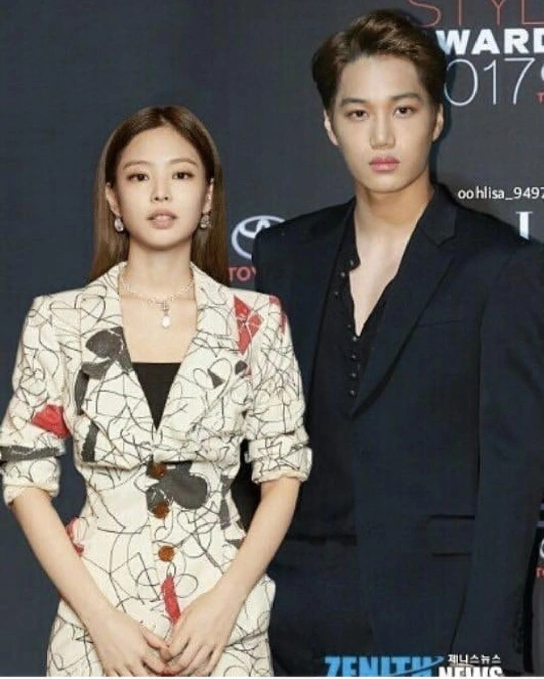 Jennie lộ ảnh đi đêm với đồng hương Lisa, 300k người sốc vì mối tình chị em? - Hình 6