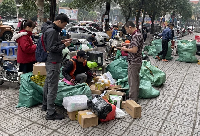 Kiếp nạn shipper ngày cận Tết: Khách dí ná thở, khóc thét với những đơn khó đỡ - Hình 2