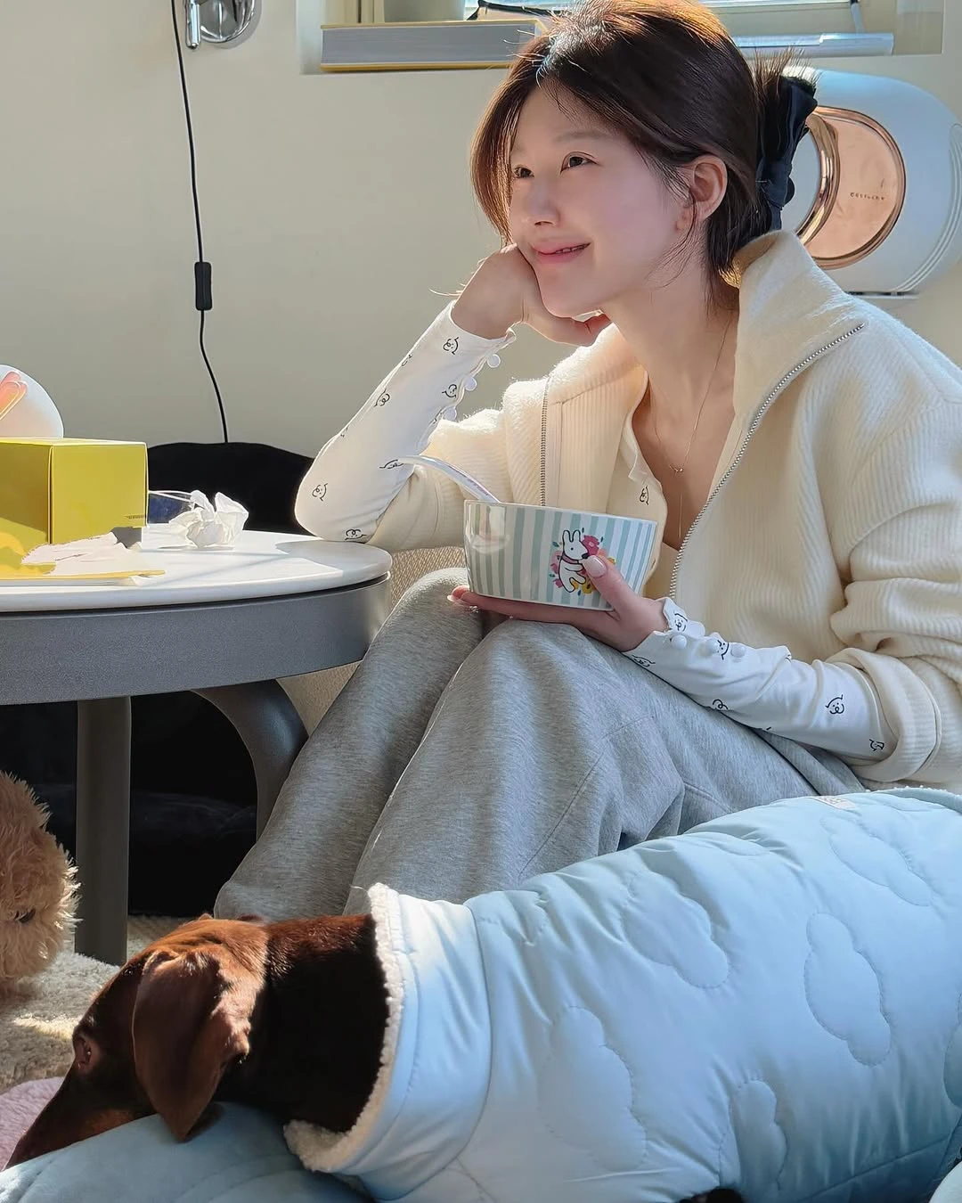 Triệu Lộ Tư vừa tái xuất đã lộ 1 thứ, fan nắm thóp suy tính của cô cùng gia đình - Hình 1