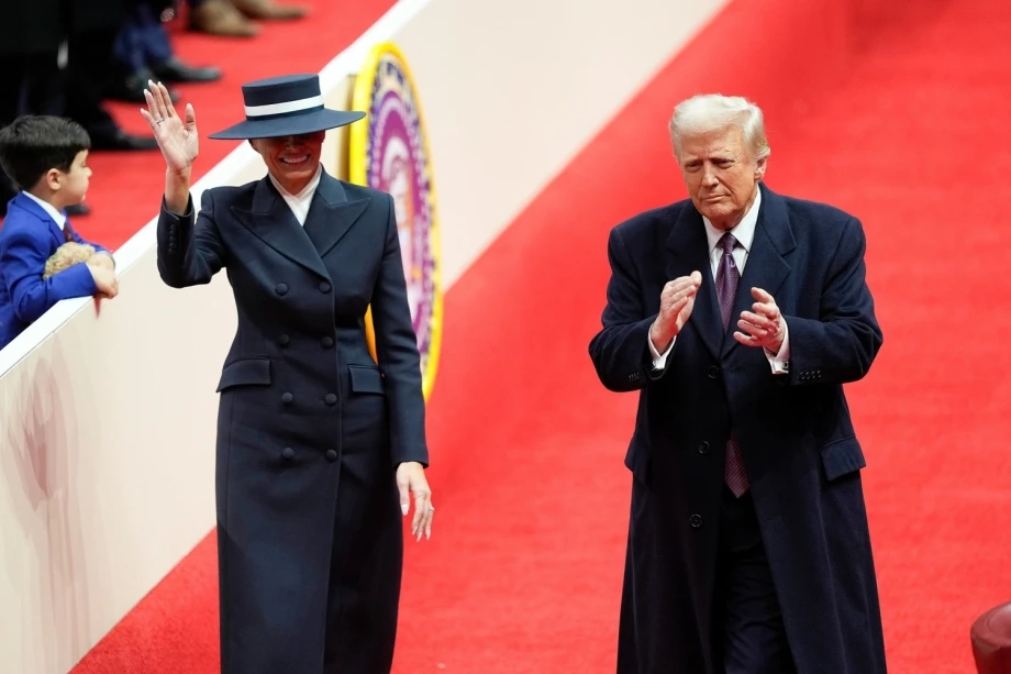 Miss Universe biến dạng mặt đụng hàng vợ ông Trump, cái kết ngỡ ngàng - Hình 4