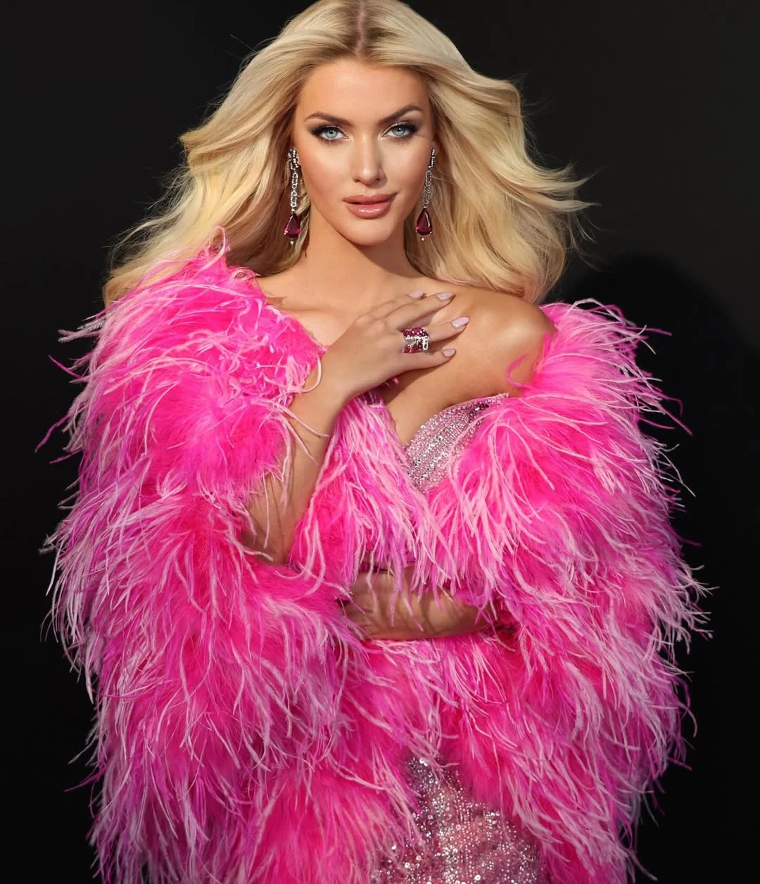Miss Universe biến dạng mặt đụng hàng vợ ông Trump, cái kết ngỡ ngàng - Hình 7