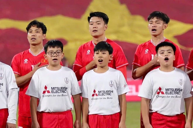 Thành Chung: trung vệ tuyển Việt, sát cánh cùng Xuân Son lập kỷ lục là ai? - Hình 4