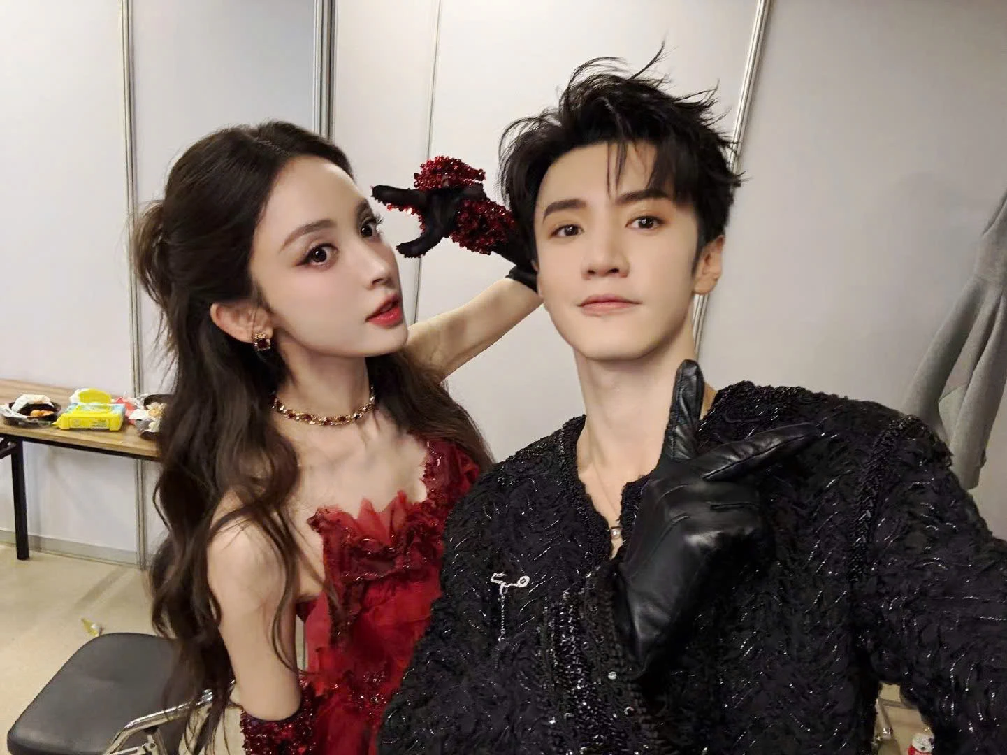 Tình cũ Lộ Tư ngã gãy xương đêm giao thừa, lì xì fan mới đi bệnh viện và cái kết - Hình 4
