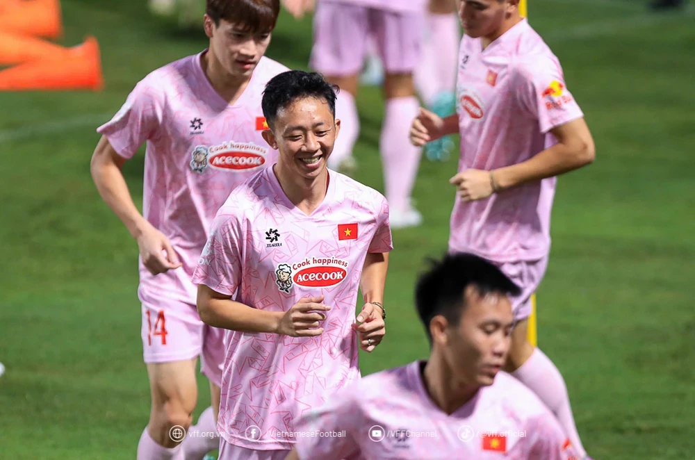 Châu Ngọc Quang: Tiền vệ của ĐT Việt Nam, sung sướng khi được thi đấu AFF Cup - Hình 8