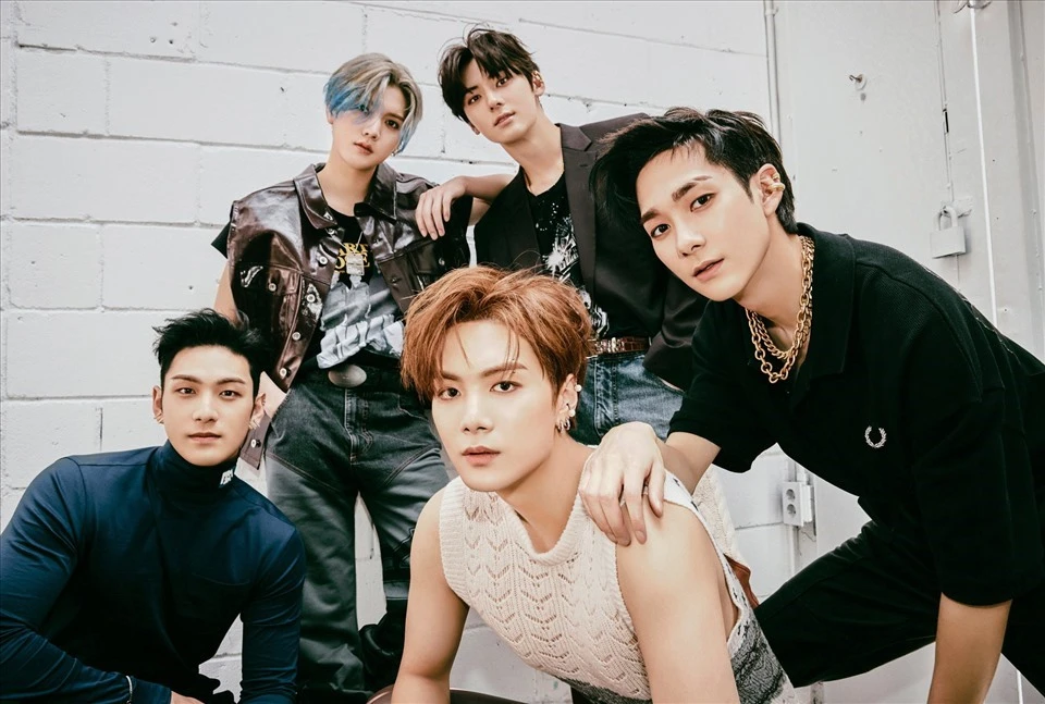 Ren ngược định kiến giới, nam idol xinh nhất xứ Hàn, Jungkook rén? - Hình 5