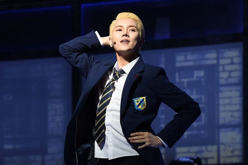Ren ngược định kiến giới, nam idol xinh nhất xứ Hàn, Jungkook rén? - Hình 12