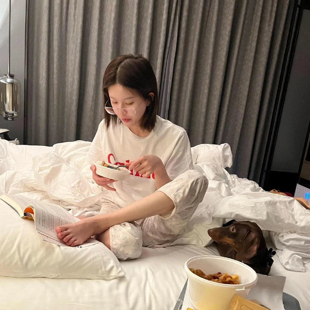 Vu Chính bắt tay quản lý cũ hội đồng Lộ Tư, còn mặt dày chất vấn, CĐM phẫn nộ? - Hình 1