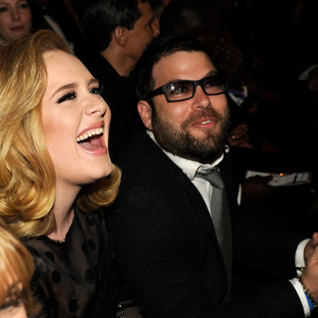 Buồn của Adele: Con trai nói mẹ là ca sĩ hội chợ, chê không bằng Taylor Swift - Hình 4