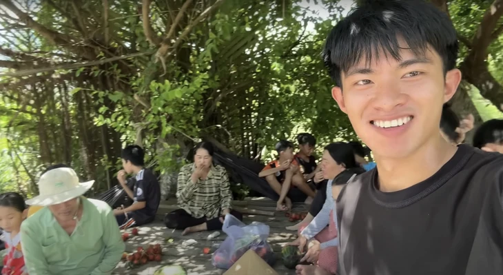 Lê Tuấn Khang báo tang sự, danh tính người mất khiến netizen bàng hoàng? - Hình 11