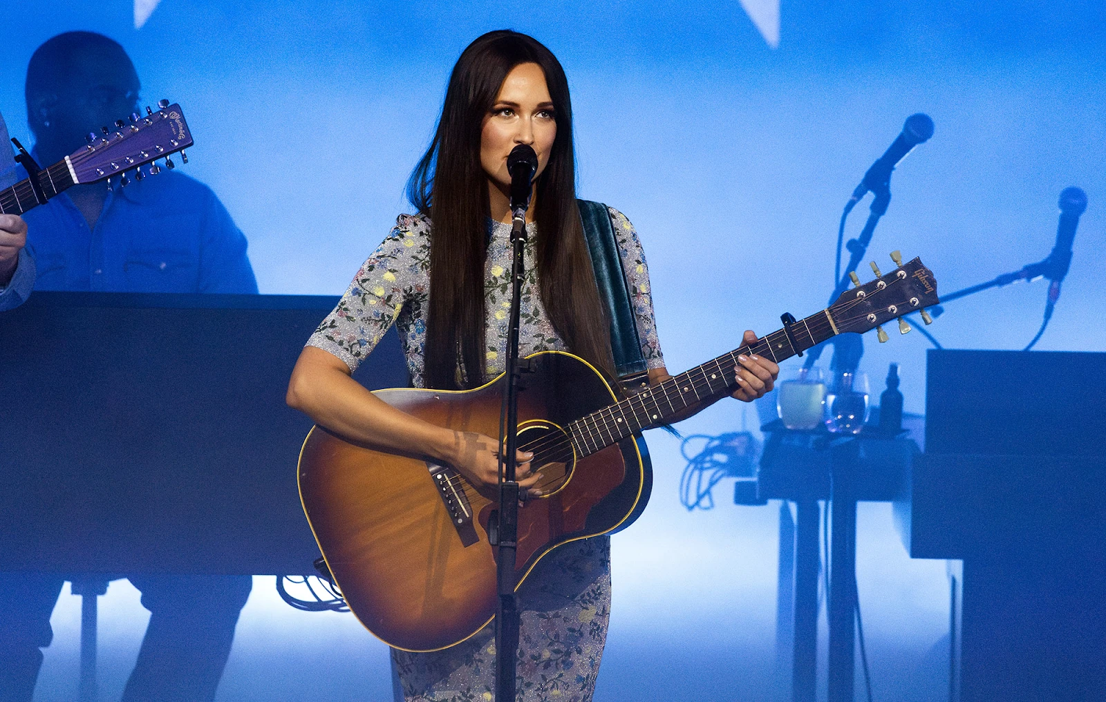 Nữ ca sĩ 7 giải Grammy bị đụng chạm khi diễn, liền mắng không trượt phát nào - Hình 3