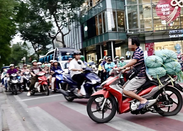 TP.HCM thất thủ: Phạt kịch khung vẫn không ngăn được quái xế lộng hành? - Hình 3