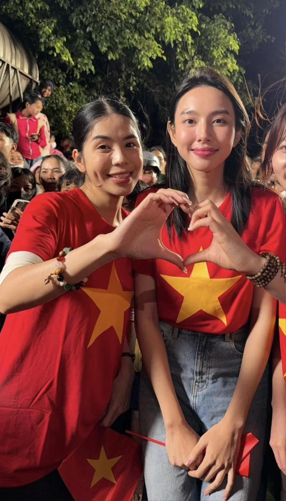 Thùy Tiên ngồi sau xe trai lạ đi bão, Quang Linh bơ vơ 1 xó, CĐM chất vấn - Hình 5