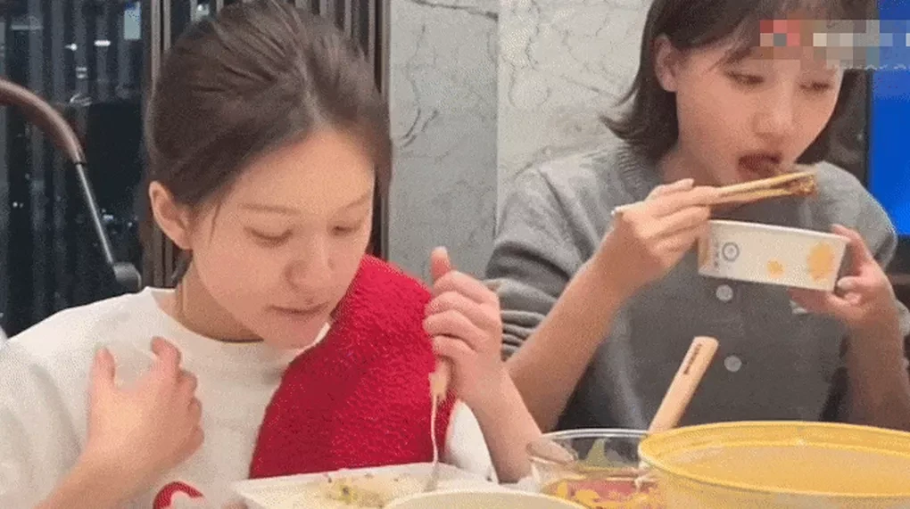 Triệu Lộ Tư nôn mửa, buốt như châm kim, bị Ngu Thư Hân giáng đòn hạ sự nghiệp? - Hình 4