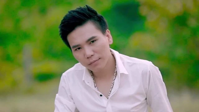 Châu Việt Cường vừa ra tù đã đến nhà cô gái nhét tỏi để xin lỗi, sắp đi hát lại? - Hình 1