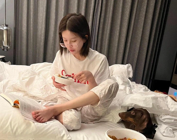 Triệu Lộ Tư rộ cảnh xương lắc lư, dây vào đại hội phốt Lý Minh Đức bạo đỏ Weibo? - Hình 7