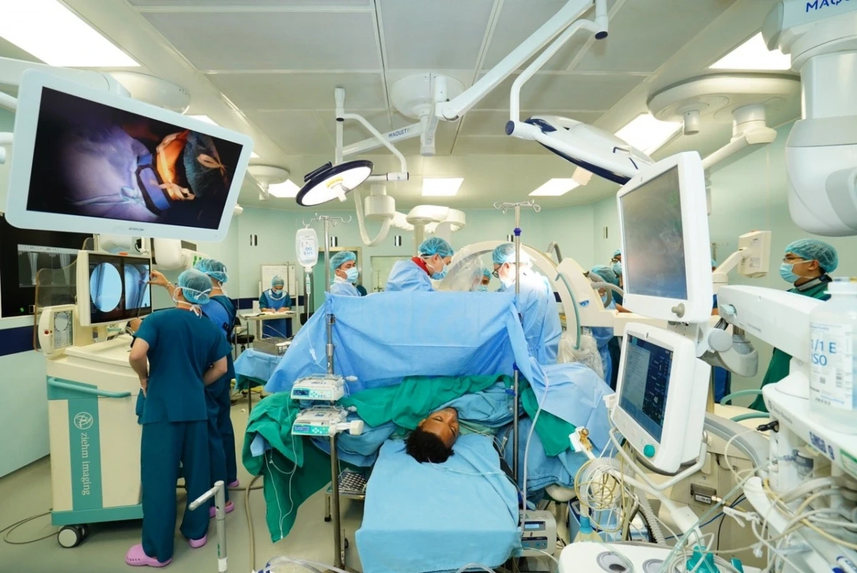 Clip Xuân Son lăn lộn vì chấn thương, CĐV Thái biểu cảm sốc, 1 người được khen - Hình 4