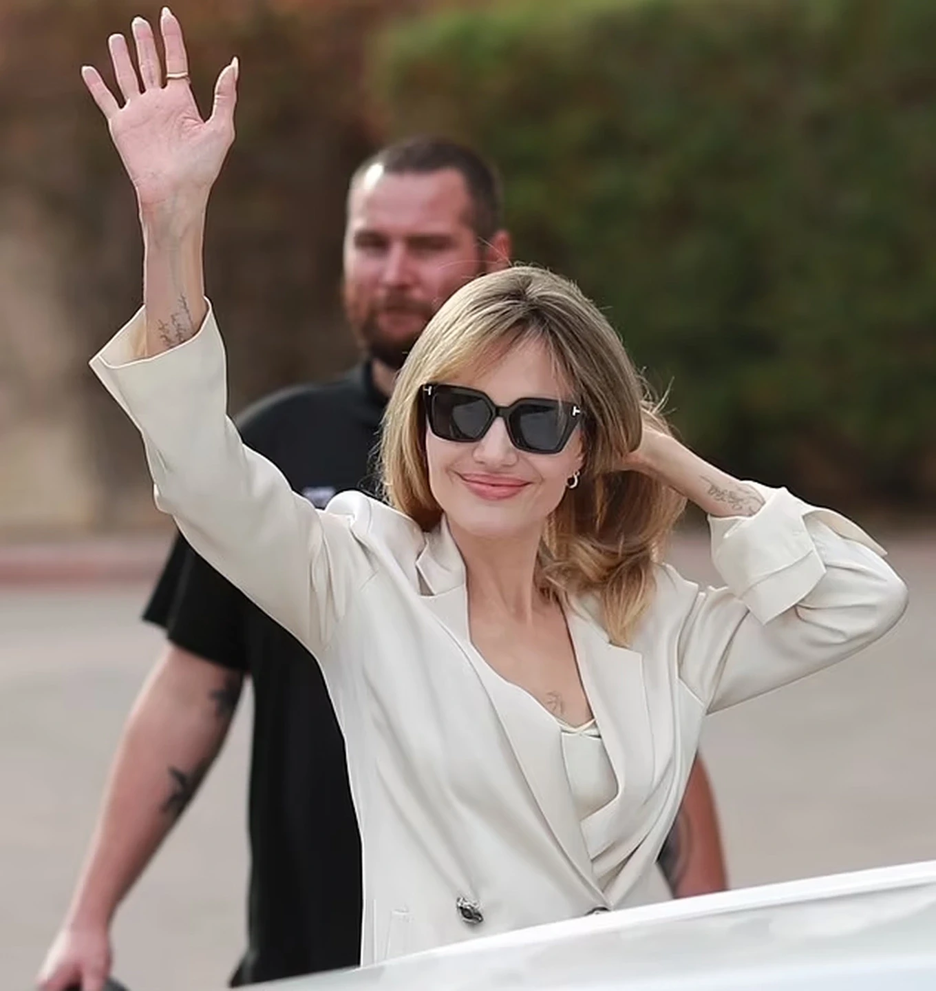 Angelina Jolie hội ngộ bùng nổ với hội bạn thân sau khi hoàn tất ly dị Brad Pitt - Hình 5