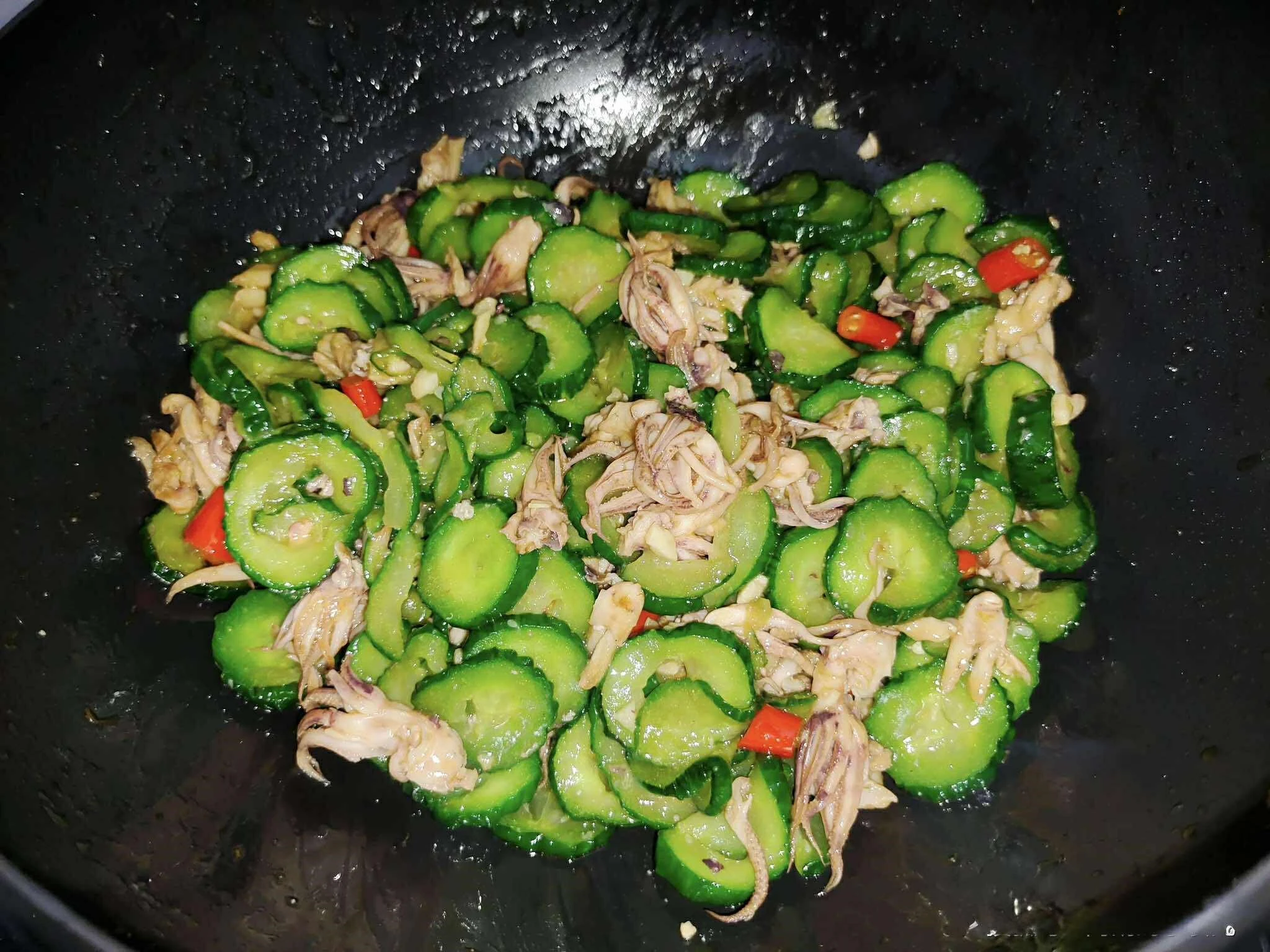 2 nguyên liệu rẻ tiền này đem xào lên, vị giòn tan, ngọt ngon và thơm phức khiến cơm được ăn hết sạch - Hình 5