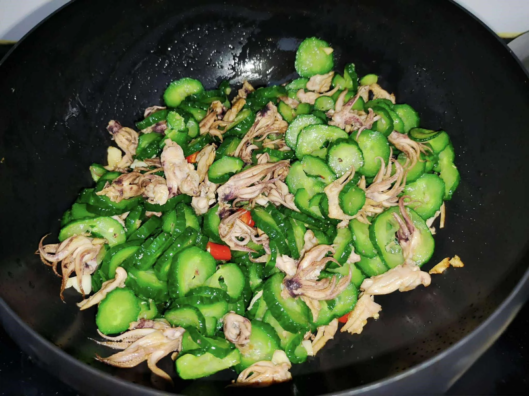 2 nguyên liệu rẻ tiền này đem xào lên, vị giòn tan, ngọt ngon và thơm phức khiến cơm được ăn hết sạch - Hình 6