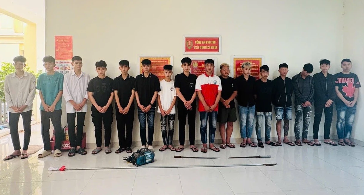 Bị nhóm phượt đêm khiêu khích, 5 thanh niên mang đinh ba rượt đánh - Hình 1