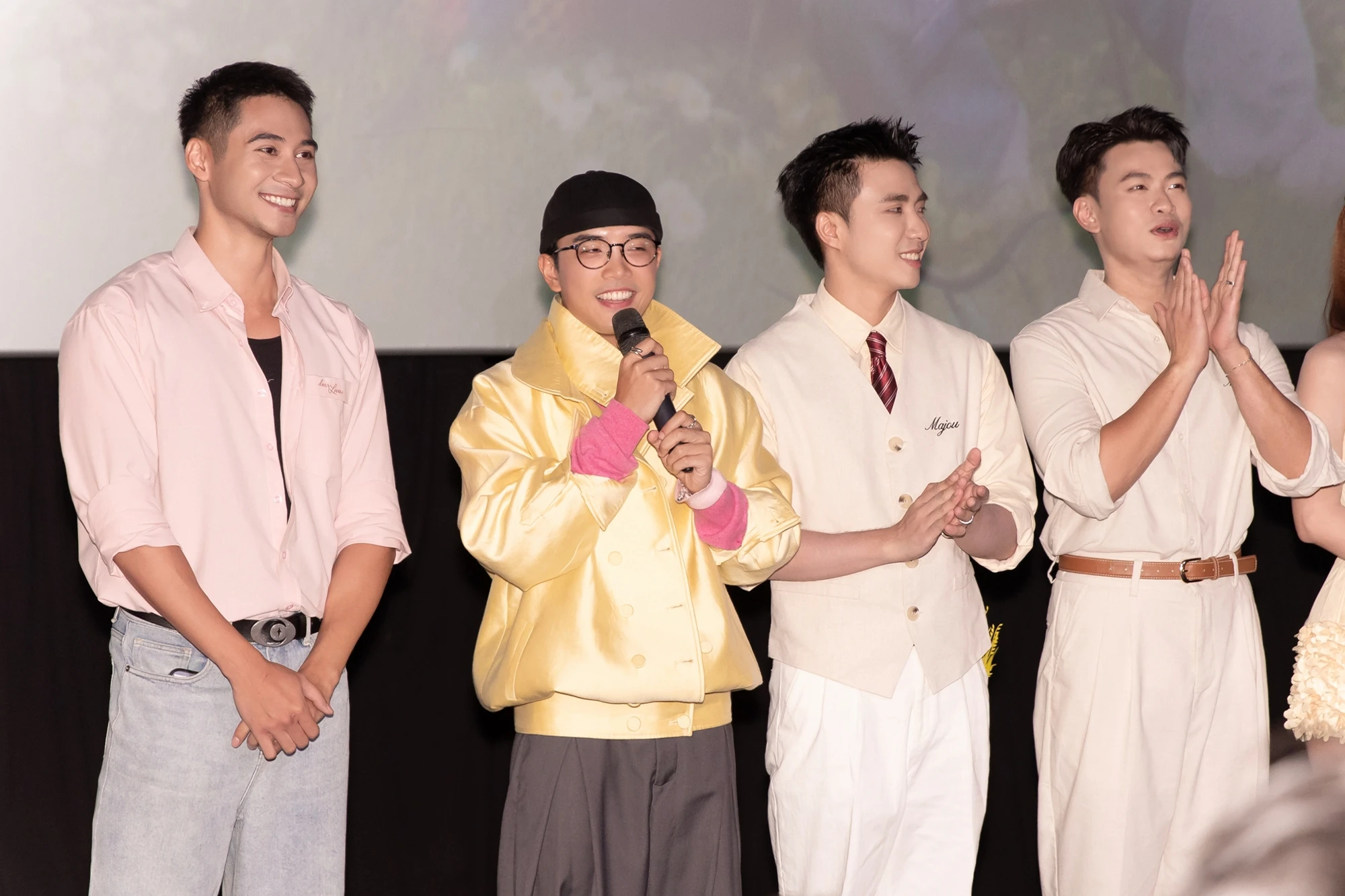 Chi Pu bị soi cận nhan sắc cam thường, Hương Giang bắt chước Gia đình Haha? - Hình 8