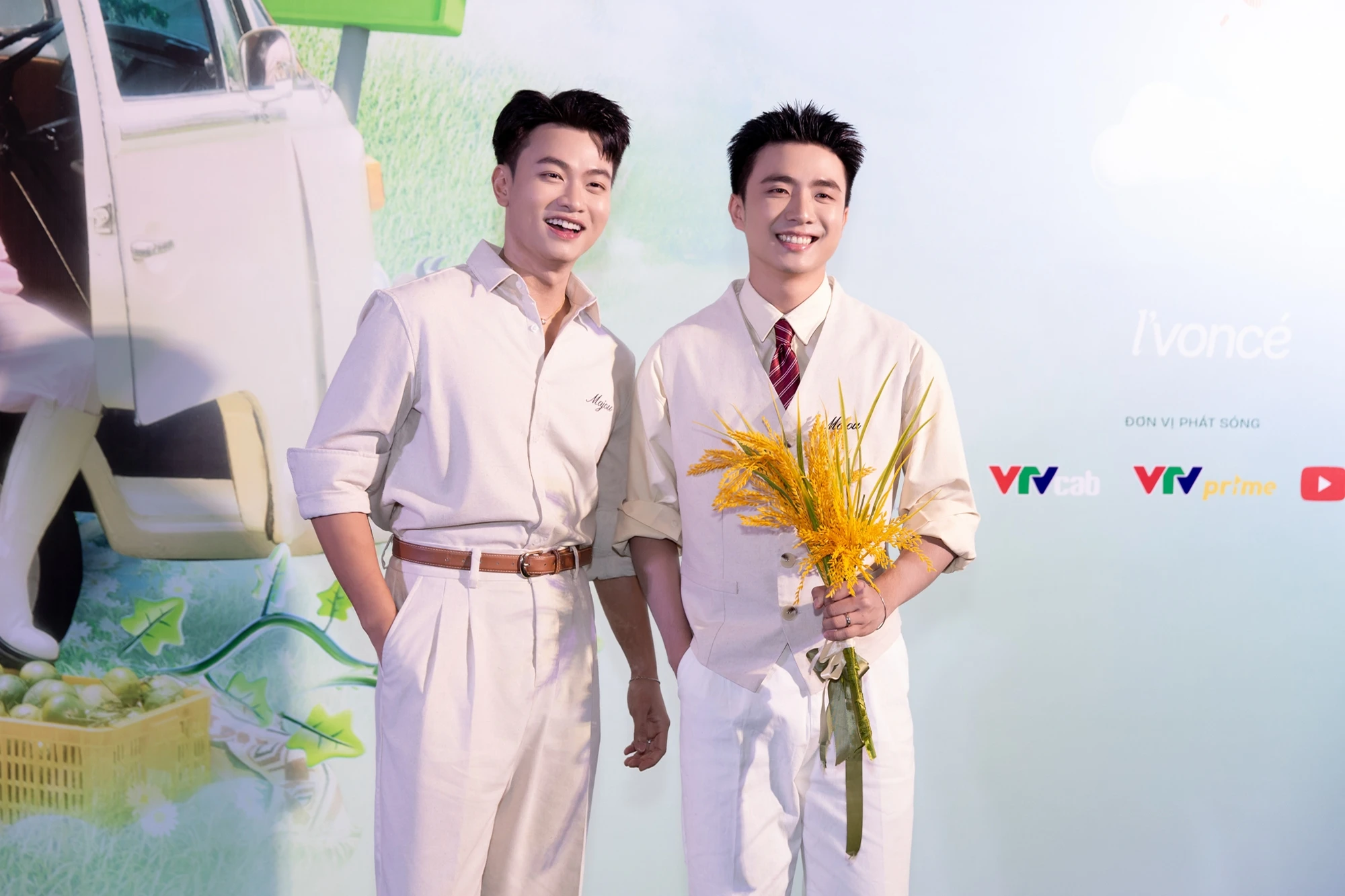 Chi Pu bị soi cận nhan sắc cam thường, Hương Giang bắt chước Gia đình Haha? - Hình 5
