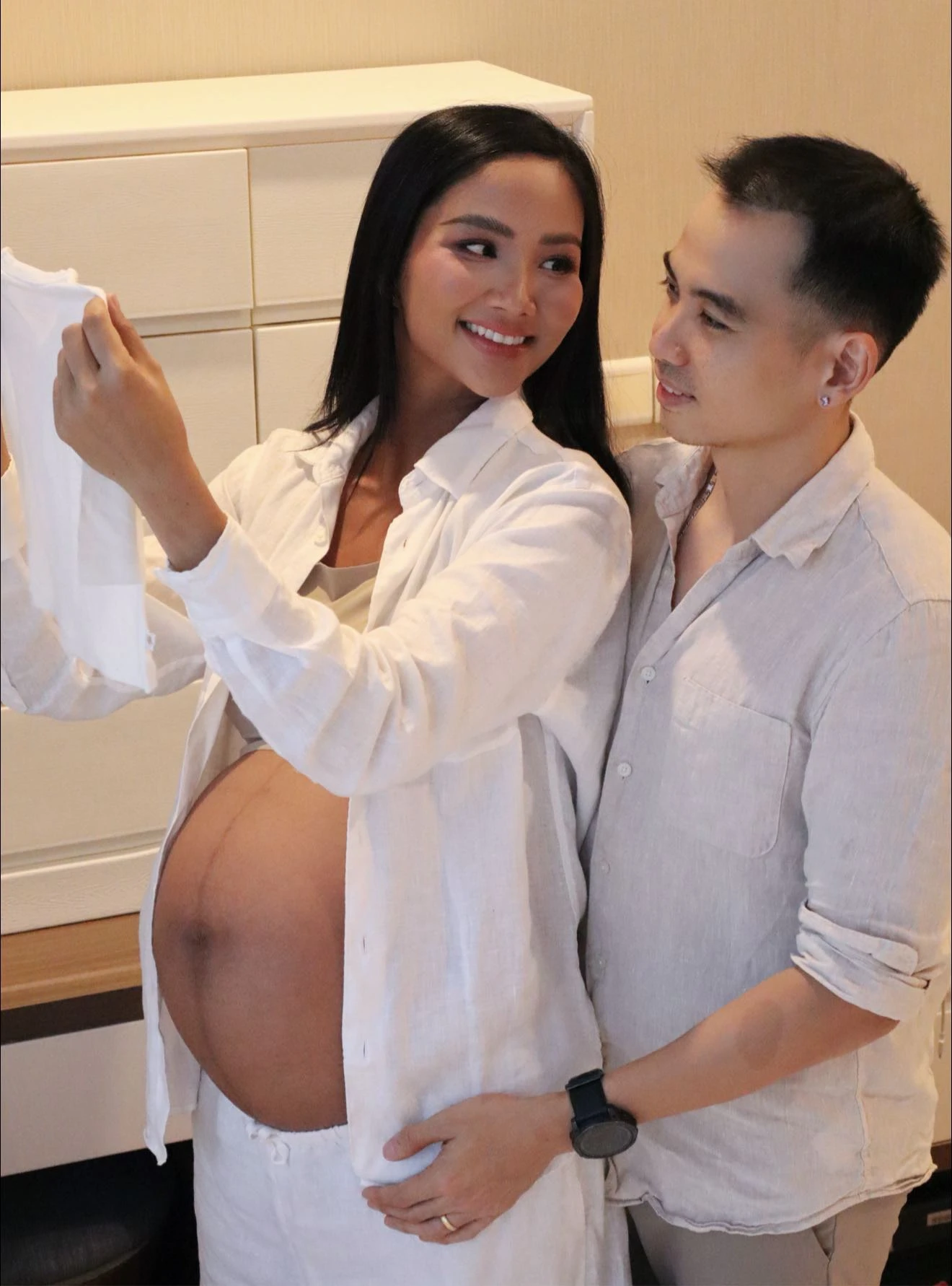 Hoa hậu HHen Niê lên tiếng sau khi bị mỉa mai tư thế đẻ: Không ai dạy tôi làm mẹ! - Hình 7