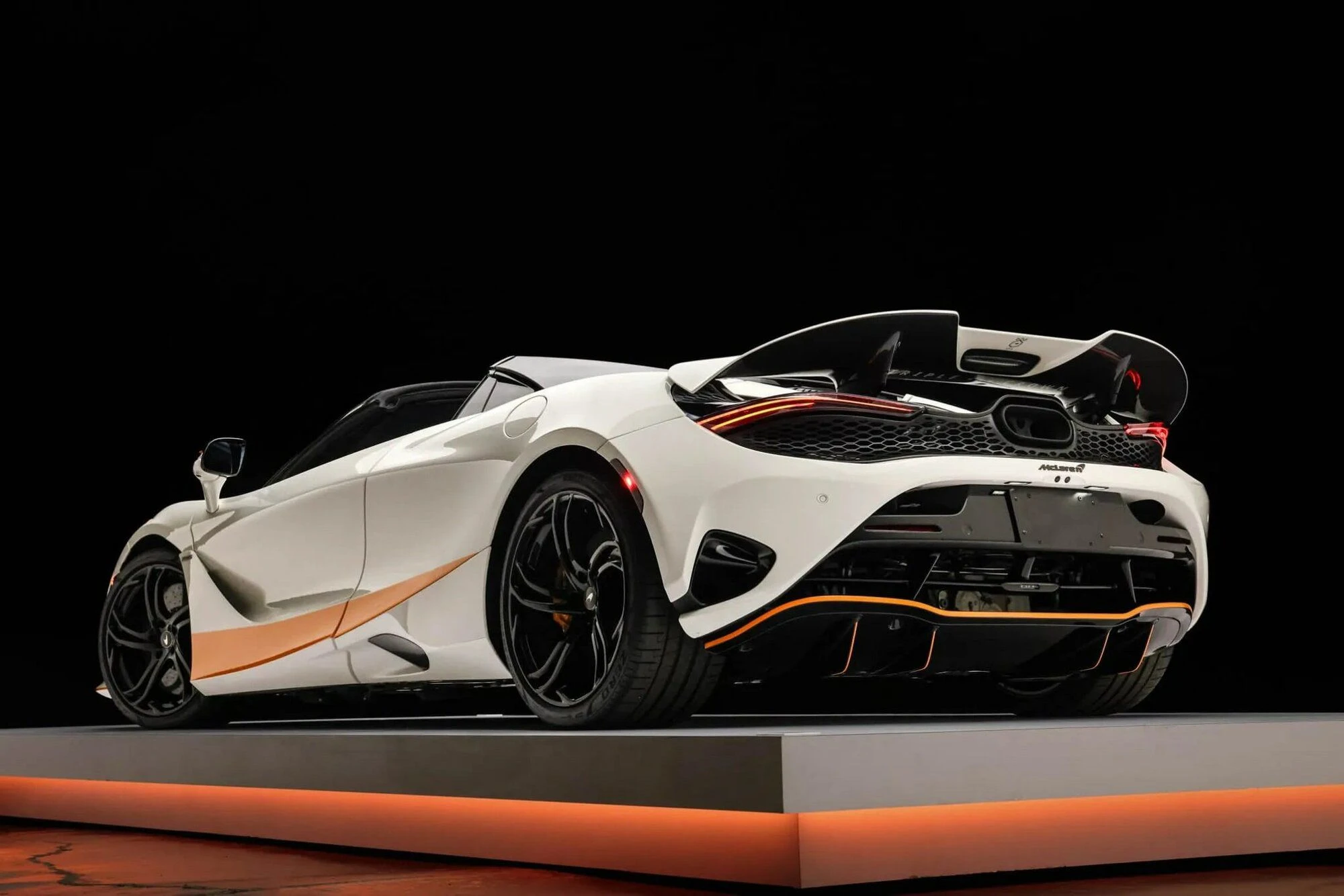 Siêu xe cực hiếm McLaren 750S Spider Triple Color lên sàn đấu giá - Hình 2