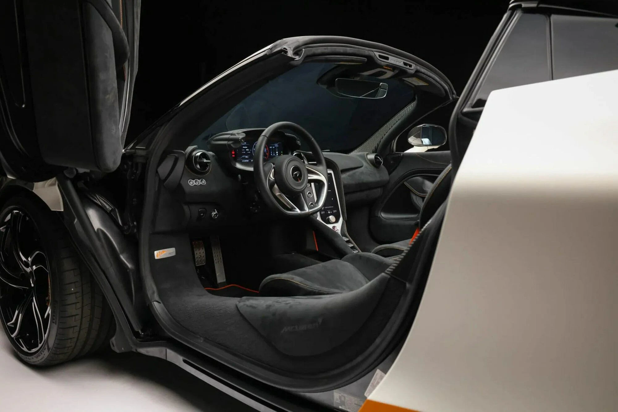 Siêu xe cực hiếm McLaren 750S Spider Triple Color lên sàn đấu giá - Hình 7