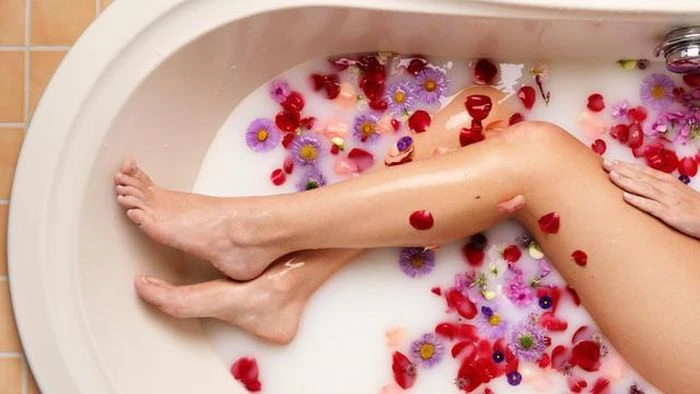 Tắm bằng sữa tươi không đường có bắt nắng không? - Hình 1