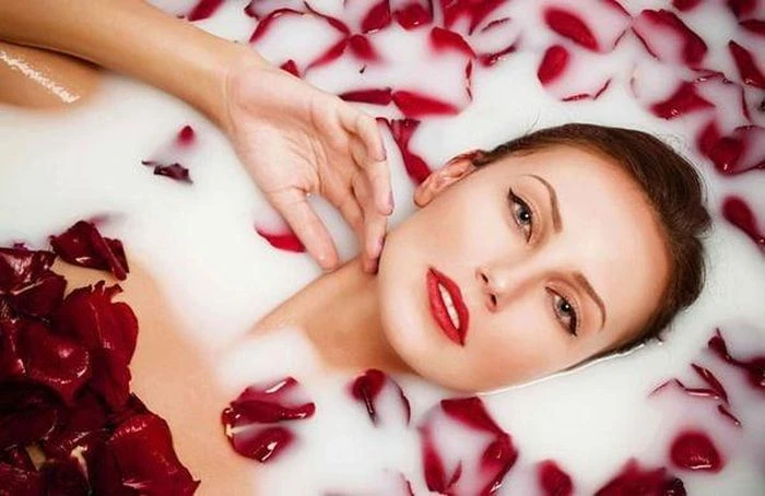 Tắm bằng sữa tươi không đường có bắt nắng không? - Hình 2