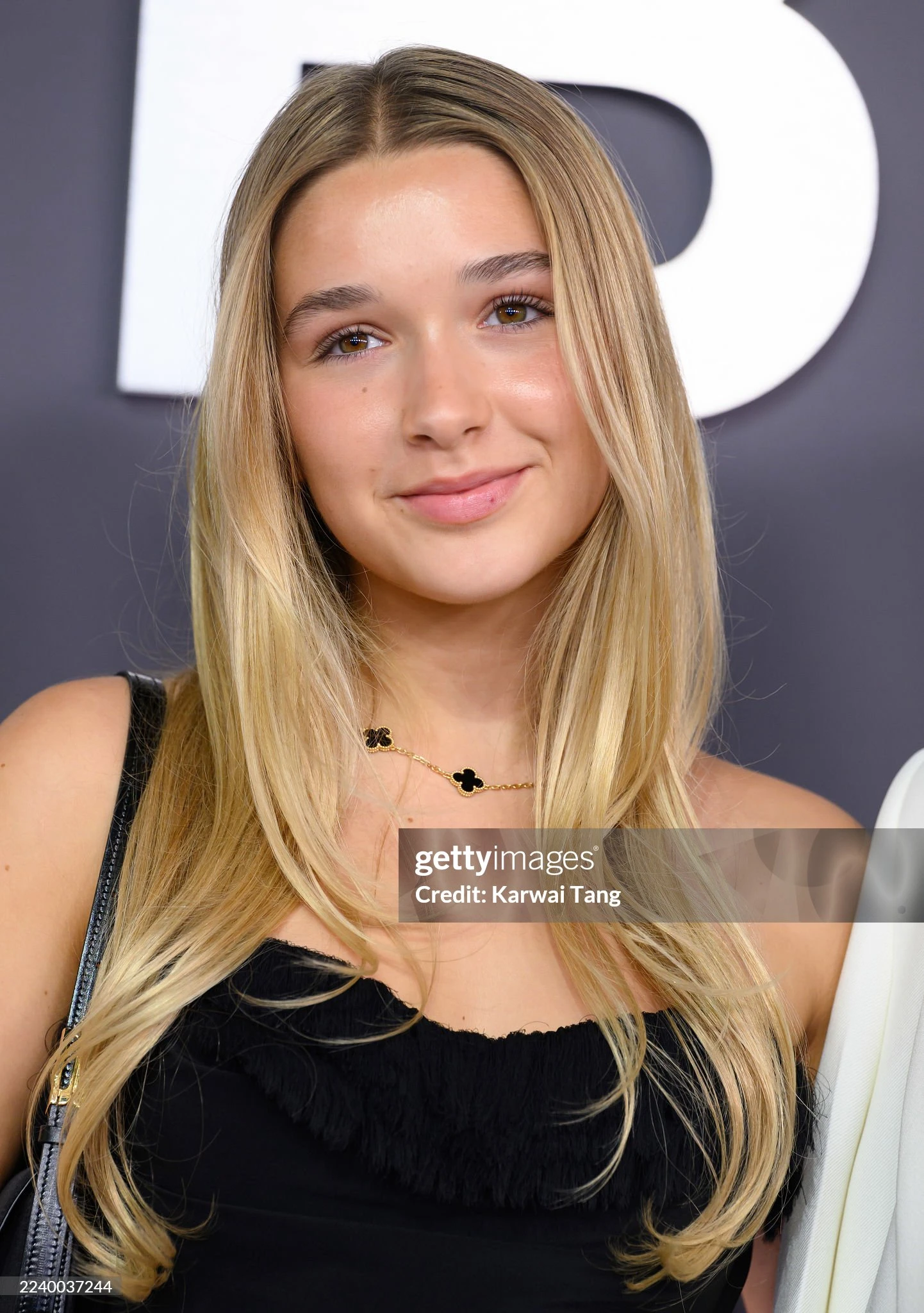 Tiểu thư Harper Beckham chiếm trọn spotlight ở buổi ra mắt phim của mẹ - Victoria, hung thần Getty cũng không thể dìm nhan sắc - Hình 1
