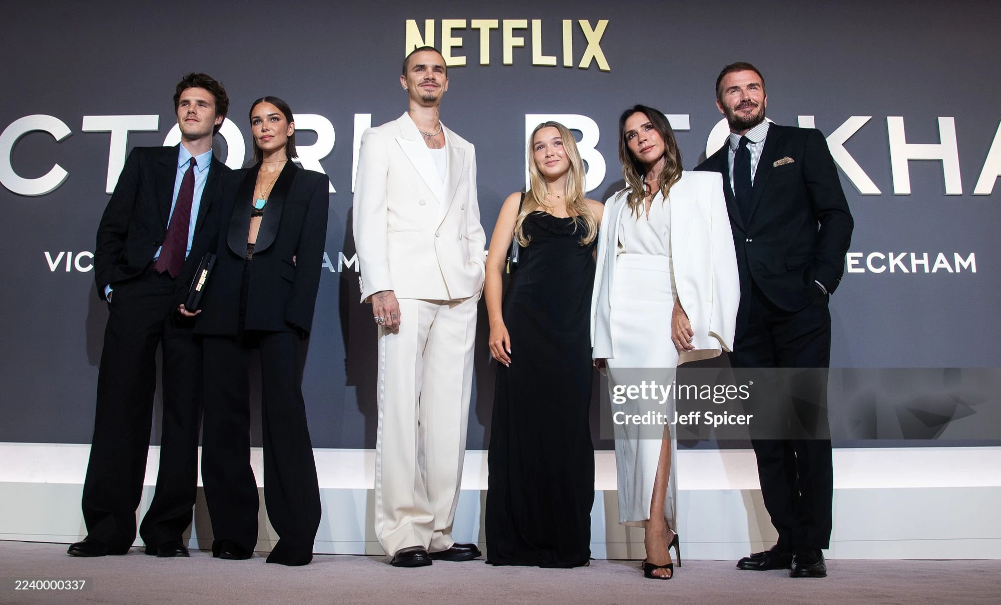 Tiểu thư Harper Beckham chiếm trọn spotlight ở buổi ra mắt phim của mẹ - Victoria, hung thần Getty cũng không thể dìm nhan sắc - Hình 9