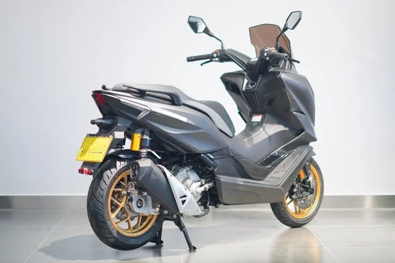 Xe tay ga 300cc, phanh ABS, TCS, giám sát áp suất lốp, giá hơn 70 triệu đồng - Hình 4