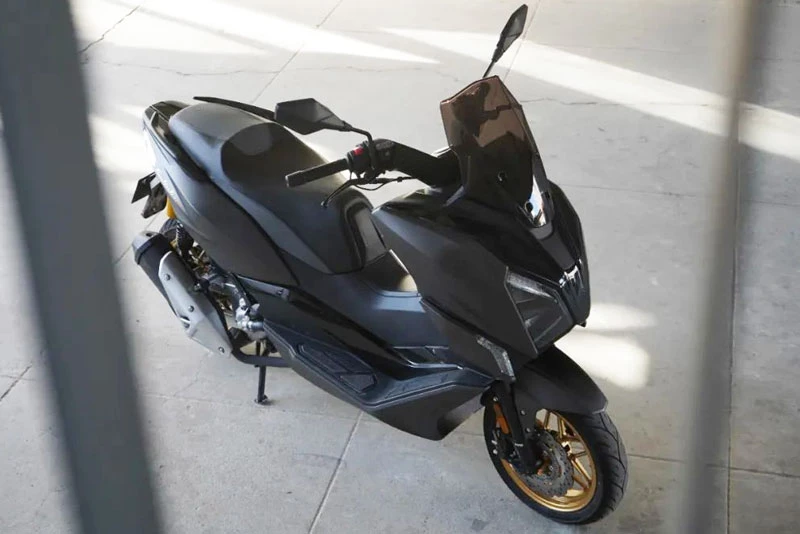 Xe tay ga 300cc, phanh ABS, TCS, giám sát áp suất lốp, giá hơn 70 triệu đồng - Hình 1