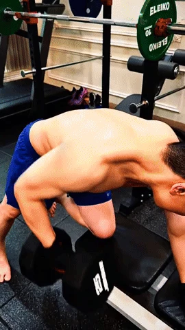 Cuộc sống đẹp như mơ của tổng tài nhà bầu Hiển: Giàu có, thành công, đến body cũng khiến người ta ghen tị! - Hình 2