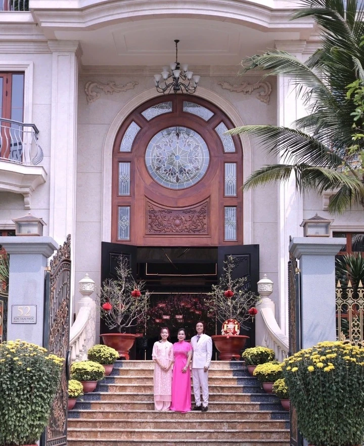 Danh hài từng ăn măng, cà chua sống qua ngày, giờ ở trong biệt thự 300 tỷ đồng - Hình 3