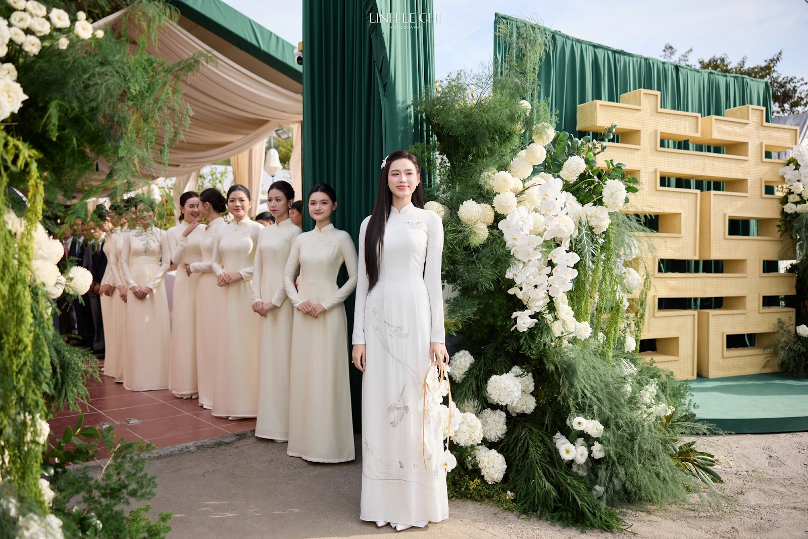 Hoa hậu Đỗ Hà biến sắc, khóc nức nở tại lễ nạp tài vì 1 câu nói của bố chồng! - Hình 2