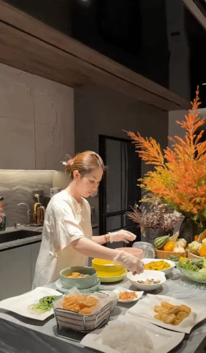 Kênh TikTok khiến mọi người xem xong đều phải tấm tắc: Ồ thì ra lập gia đình là chill thế này! - Hình 10