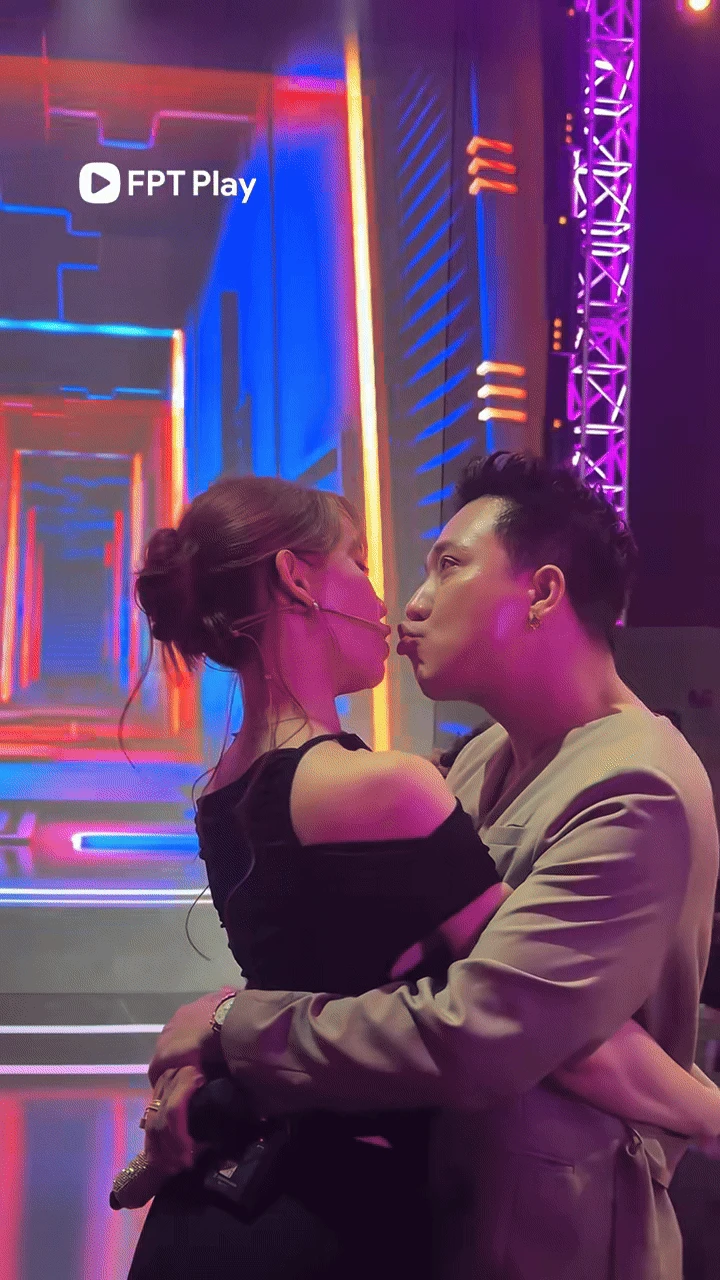 Trấn Thành - Hari Won lén lút - Hình 1