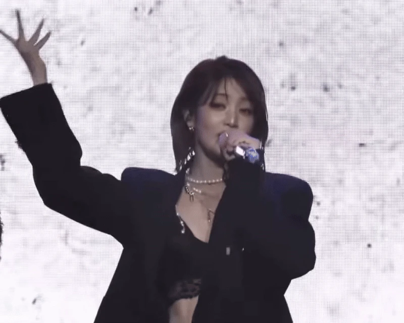 Nhóm nữ mặc trang phục lộ nội y, gây sốc với lyrics 18 tại sự kiện từ thiện drama nhất hiện nay - Hình 1