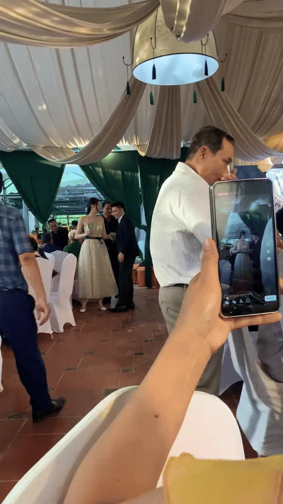 Cảnh tượng không ngờ bên trong đám hỏi của Đỗ Hà và thiếu gia tập đoàn Sơn Hải - Hình 1