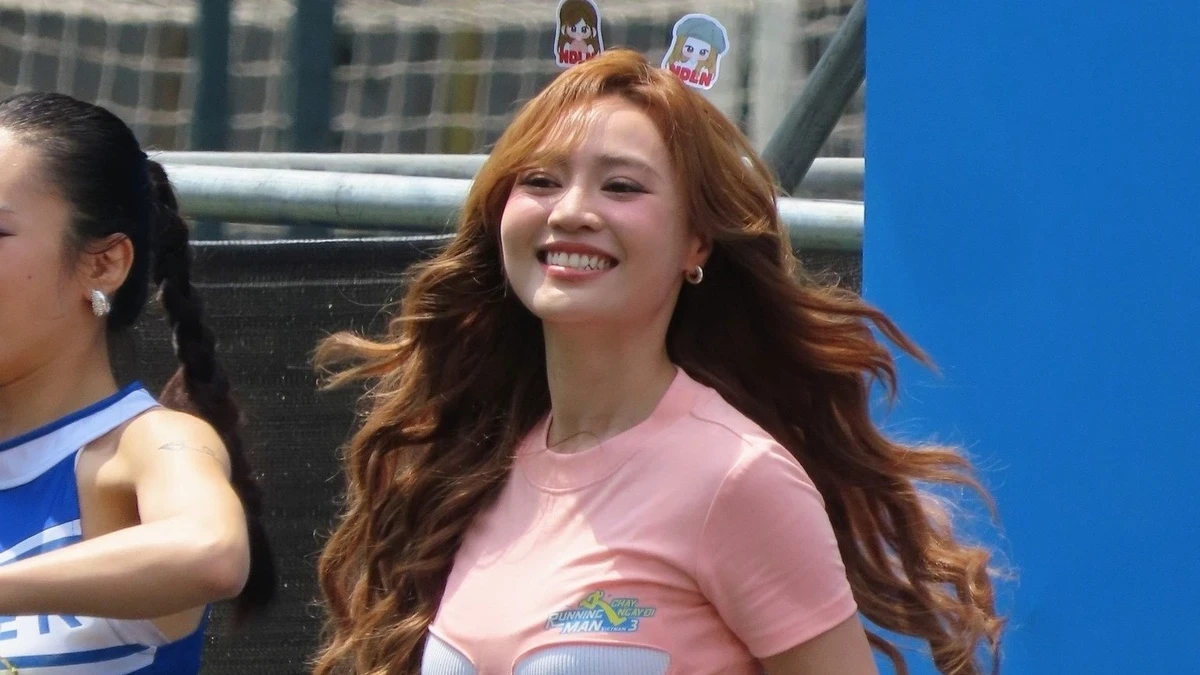 Lan Ngọc diện đồ ngắn cũn cỡn, uốn éo trước mặt dàn cast RNM, 1 sao nam bị mắng! - Hình 5