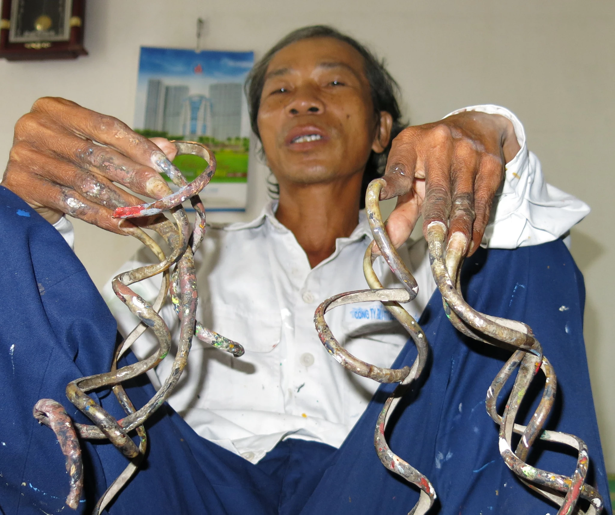 Người đàn ông Việt Nam lập kỷ lục Guinness với bộ móng tay dài nhất thế giới - Hình 6