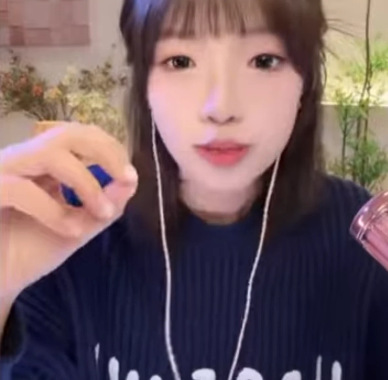 Phuong My Chi revealed a shocking secret to her close friend in China, causing an uproar on the internet. - Photo 2